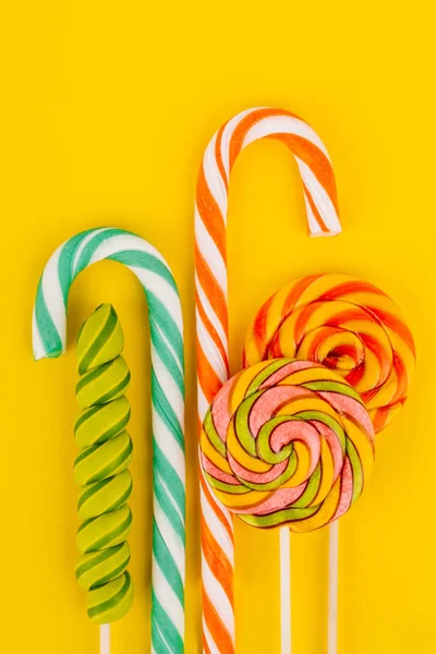 Renkli lolipop ve tatlılar — Stok fotoğraf