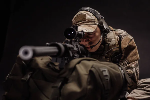 Contracto Militaire Privé Avec Son Fusil Sniper Nuit Guerre Armée — Photo