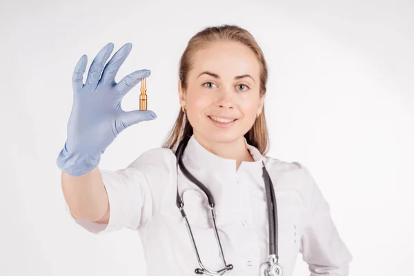 Doktor s rukou v lékařské rukavice — Stock fotografie