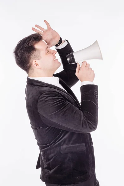 Hombre sosteniendo megáfono — Foto de Stock