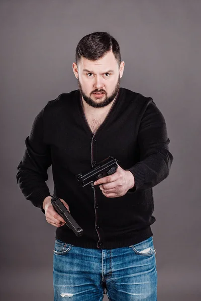 Adam tehlikeli ve suç tabanca ile — Stok fotoğraf