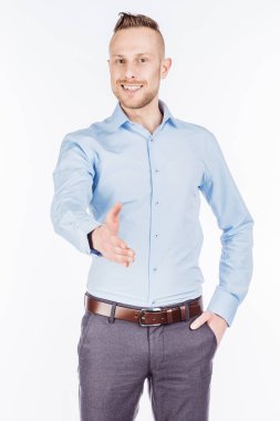 Sakallı işadamı için bir el sıkışma yardım eder 