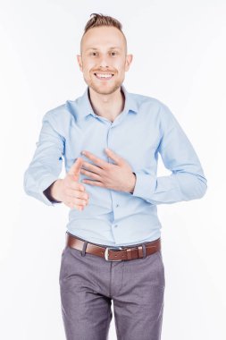 Sakallı işadamı için bir el sıkışma yardım eder.  