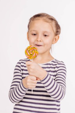 mutlu lolipop kızla. 