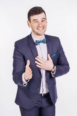 işadamı elini germe takım elbiseli