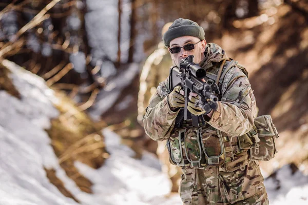 Groupe Armes Des Forces Spéciales Dans Forêt Froide Guerre Hiver — Photo