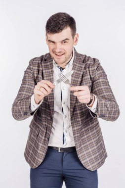 Aç adam çatal çatal tutan  