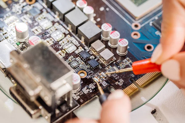 kadın bilgisayar donanım hizmet merkezi onarımı