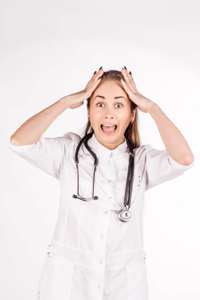 Médico afraide con las manos en alto. personas, medicina y sanar — Foto de Stock