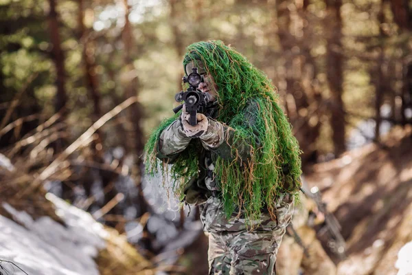 Özel Kuvvetler Silah Soğuk Ormandaki Grubu Kış Savaş Askeri Kavram — Stok fotoğraf