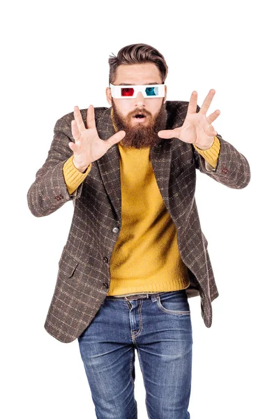 3D gözlüklü hayrete düşmüş bir adamın portresi.. 