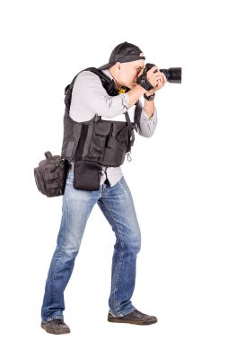 askeri basın fotoğrafçısı ile profesyonel bir fotoğraf makinesi. Beyaz arka plan üzerinde izole