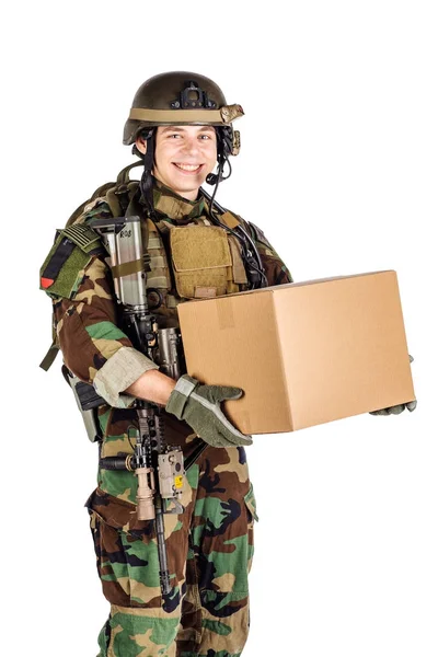 Soldier Holding Shipping Box — Stock Photo, Image