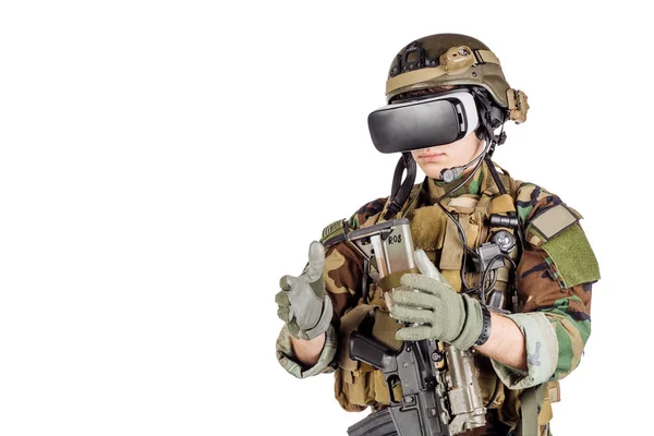 Soldado Con Gafas Realidad Virtual Concepto Militar Tecnológico — Foto de Stock