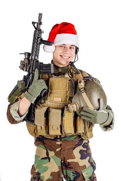 Voják Puškou Nosí Santa Claus Cup Hospodářství Cardbox Izolovaných Bílém — Stock fotografie