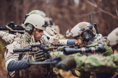 Öğretim üyesi ile makineli tüfek atış, matuf soldier. 