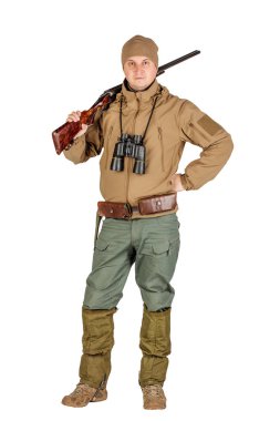 Çift namlulu av tüfeği ile erkek avcısı