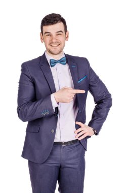 seyir ve parmak hareketi işaret eden işadamı. mutluluk, g