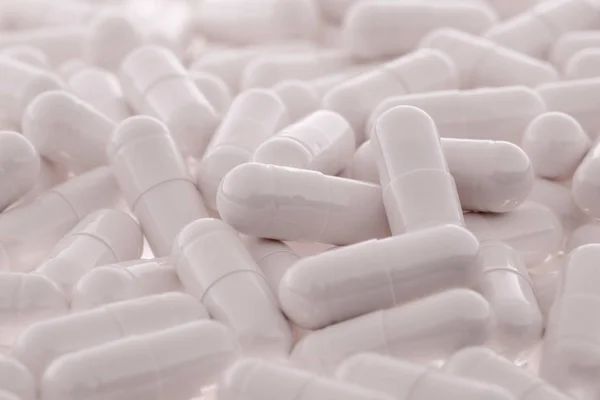 Cápsulas blancas. Concepto de medicina y farmacia . — Foto de Stock