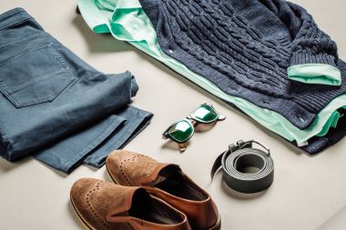 Casual erkek moda seti: ceket, gömlek, kot pantolon, kemer, Ayakkabı bluzunu