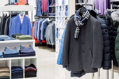 erkek takım elbise perakende mağaza alışveriş üzerinde. Dükkanı ve satış konsepti