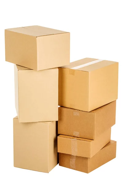 Stapel van kartonnen dozen op een witte achtergrond — Stockfoto