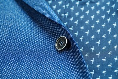 Mavi kumaş üzerine siyah düğme. Metin için arka plan ekleme