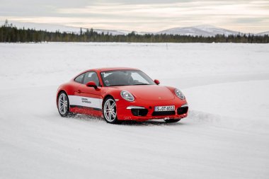 Levi, Finlandiya - 28 Mart: Bilinmeyen sürücü powerslides Porsche 911