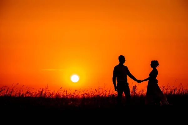 Pareja Boda Con Atardecer Concepto Romántico — Foto de Stock