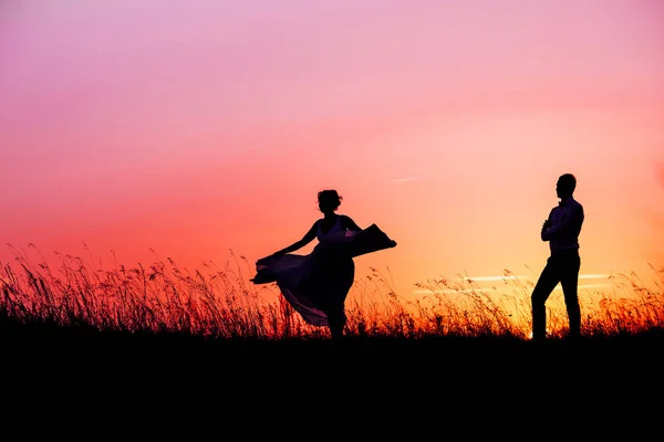 Hochzeitspaar Bei Sonnenuntergang Romantisches Konzept — Stockfoto