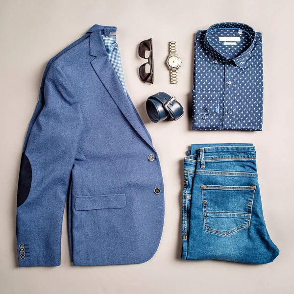 Set moda uomo di lusso: giacca, camicia, sciarpa, scarpe su un bianco w — Foto Stock