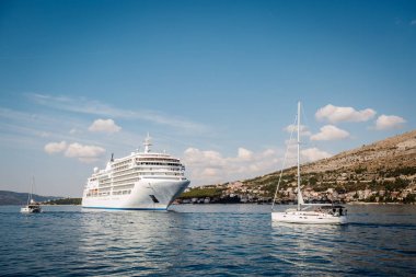 Trogir, Hırvatistan - 30 Eylül, 2017: büyük beyaz gemisi bir
