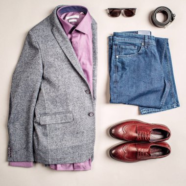 lüks erkek moda seti: ceket, gömlek, eşarp, beyaz bir w üzerinde ayakkabı