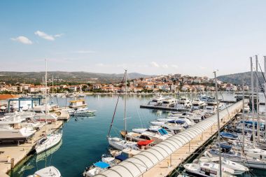 Rogoznica, Hırvatistan - 30 Eylül, 2017: Rogoznica bağlantı noktası, Dalmati