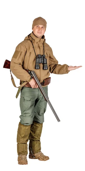 Ganzkörperporträt eines männlichen Jägers mit doppelläufiger Schrotflinte, isoliert auf weißem Hintergrund. Jagd- und Personenkonzept. — Stockfoto