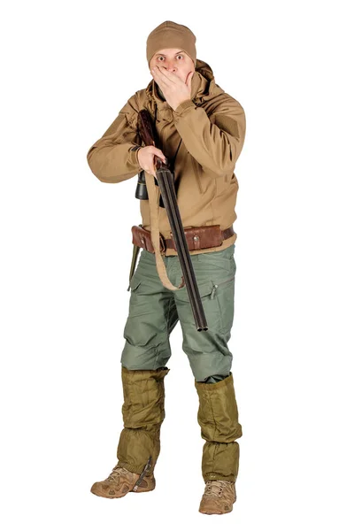 在白色背景上的双筒猎枪的男性猎人全长肖像 狩猎与人的概念 — 图库照片