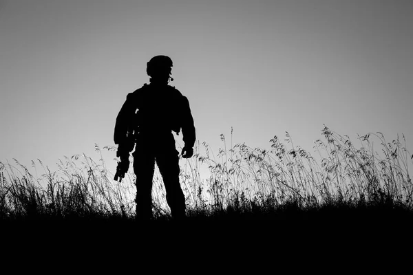 Soldado militar com armas — Fotografia de Stock