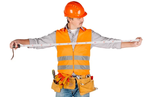 Construtor Capacete Segurando Fita Métrica Suas Mãos Sobre Fundo Parede — Fotografia de Stock