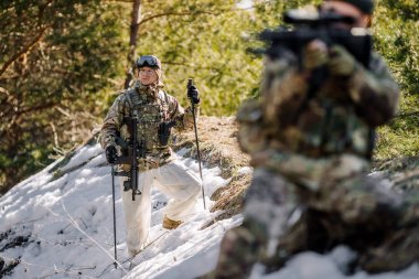 takım soğuk orman içinde özel kuvvetler silah. Kış Harp bir