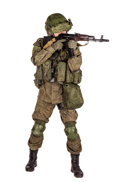 现代俄罗斯特种部队士兵在黑暗背景下步枪 军事和人民概念 — 图库照片