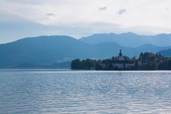 奥地利Gmunden Traunsee湖上的Schloss Ort — 图库照片