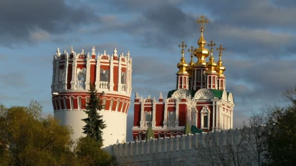 Toren van het Novodevitsji-klooster — Stockvideo