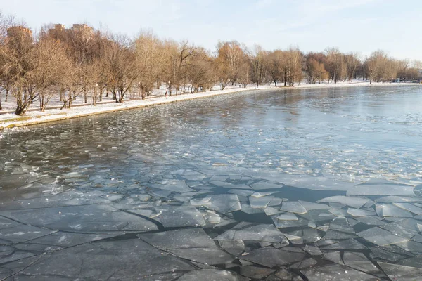 Ice cracked dangerous on the pond in November — Stock Photo, Image