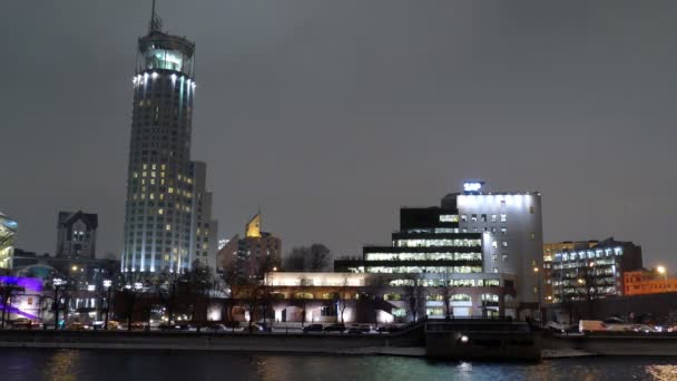 High-Rise Hotel en el paseo marítimo en Moscú — Vídeo de stock