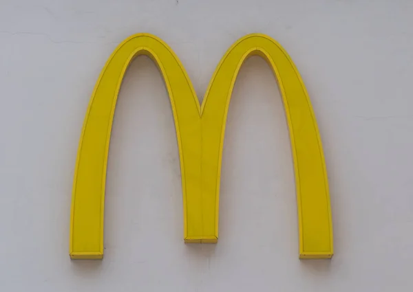 Symbol m mcdonald auf hellem Hintergrund — Stockfoto