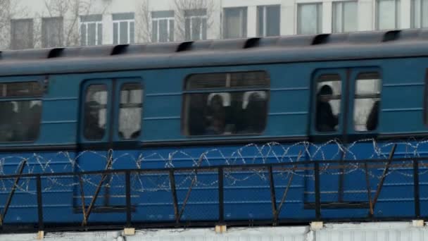 A felszínen nagy metró forgalom — Stock videók