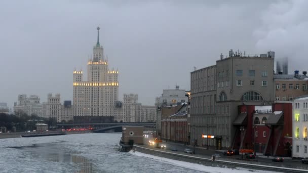 Stalin skyskrapa i vinter — Stockvideo