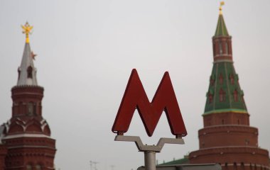 M - Kremlin arka plan üzerinde metro, metro