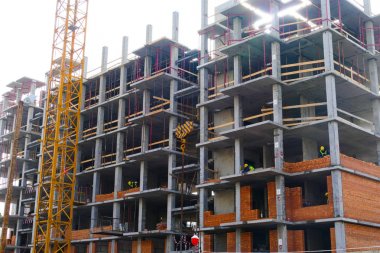 bir apartman binası inşaatı