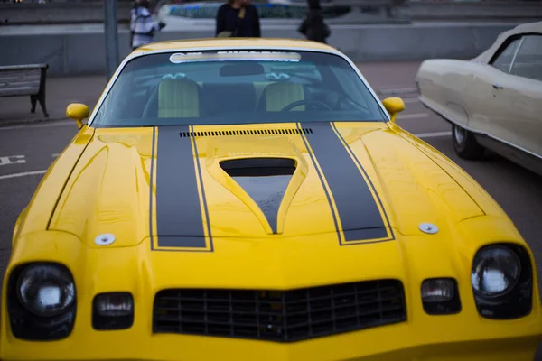 Retro Auto - amarillo — Foto de Stock